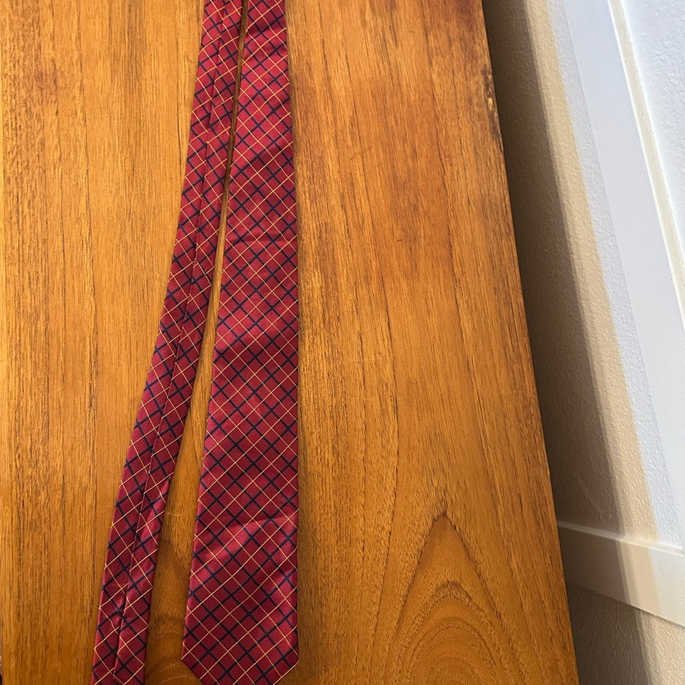 American Living by Ralph Lauren Silk tie with a Red and Yellow pattern.